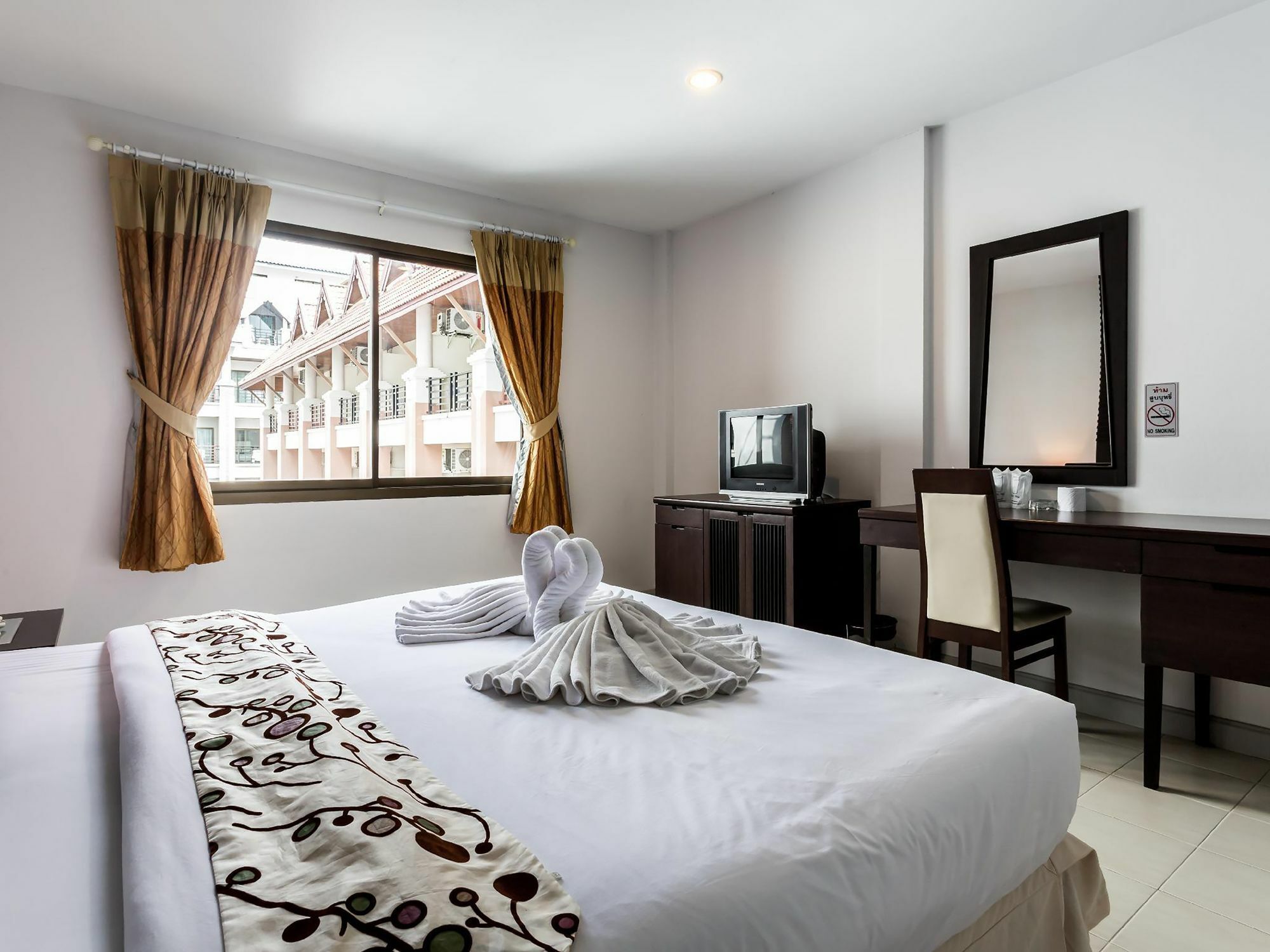 Hotel Sino House Patong Exterior foto
